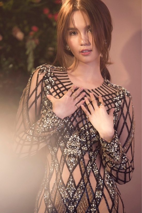 Ngọc Trinh hóa công chúa trong rừng